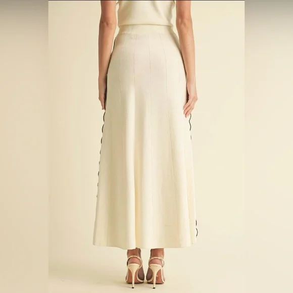 NWT Boutique Juliet Scalloped Sweater Knit 2-Piece Set – Cream/Black - Picture 10 of 12